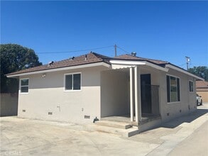 Building Photo - 5830 N Vista St