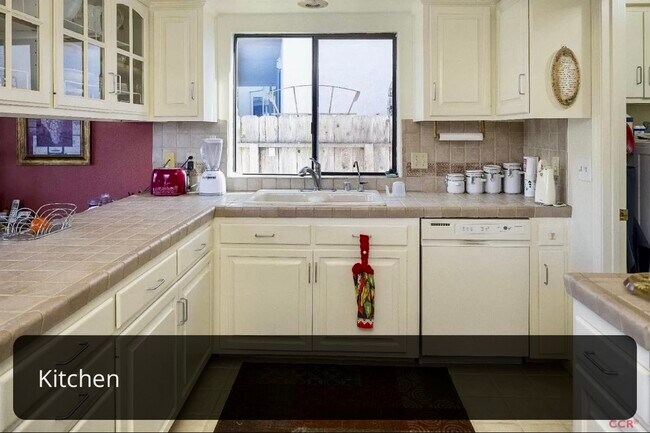 Foto del edificio - 684 Shamrock Ln