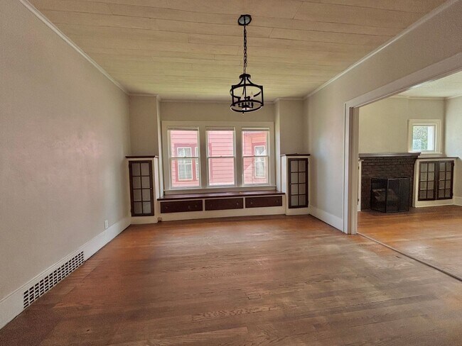 Building Photo - 1017-1019 Egleston