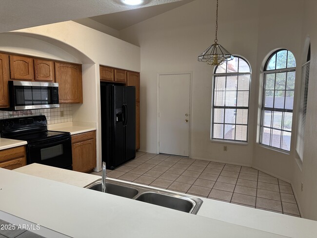 Building Photo - 14835 S 26th Way