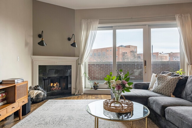 Building Photo - 1140 N Milwaukee Ave