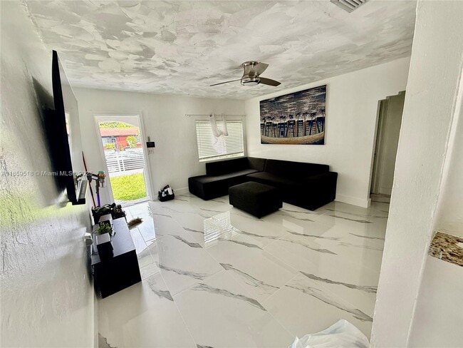 Foto del edificio - 832 NW 76th St