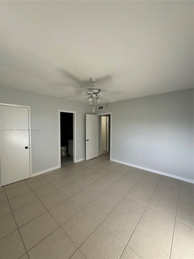 Foto del edificio - 2356 W 53rd Terrace