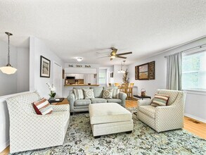 Building Photo - 113 N Myrtle Dr