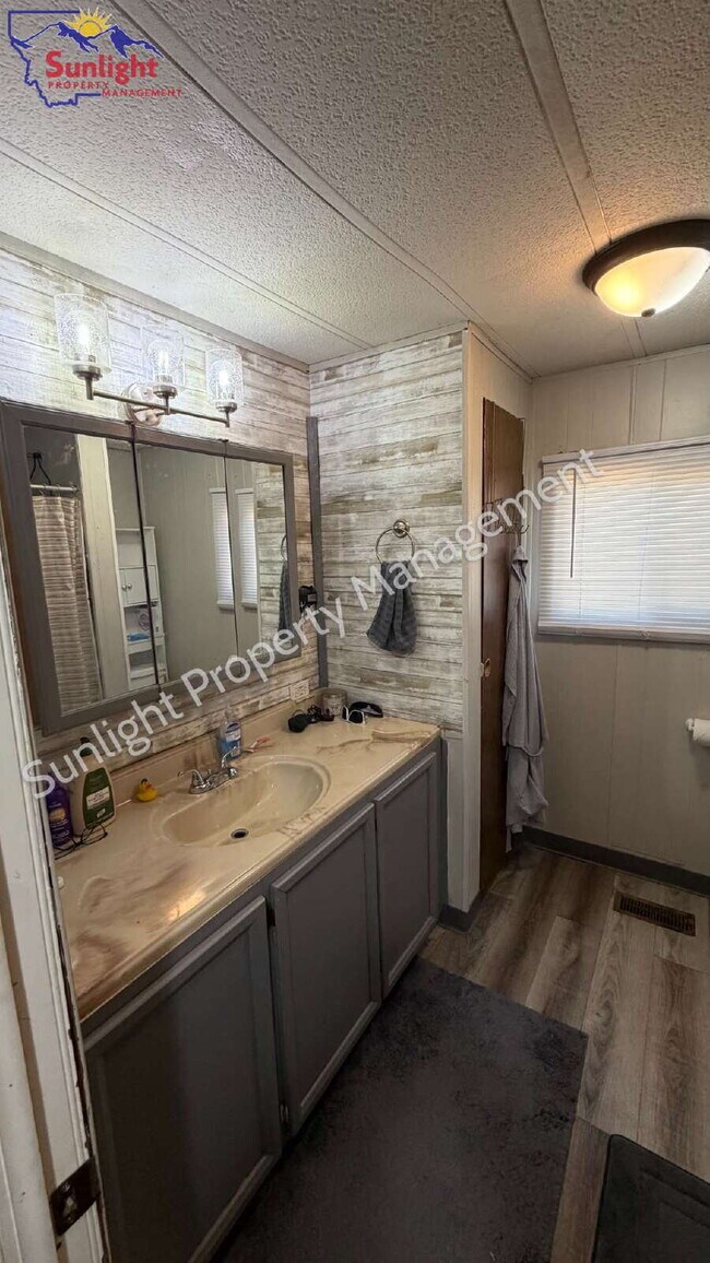 Foto del edificio - 3 Bed 2 Bath - Updated!