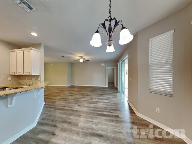 Building Photo - 12423 Ridgedale Dr