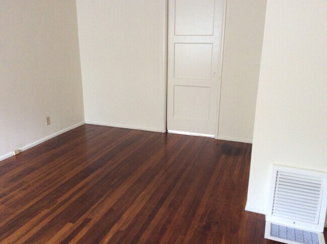 Dining area - 144 N Sierra Bonita Ave