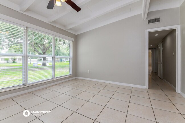 Building Photo - 502 Engel Dr
