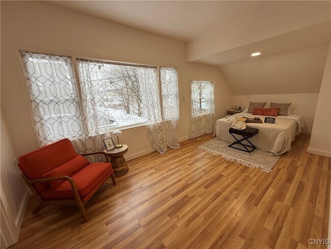 Foto del edificio - 2817 Milton Ave