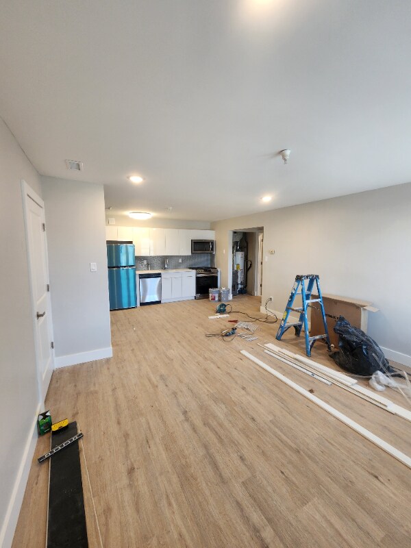 Building Photo - 126 N American Dr