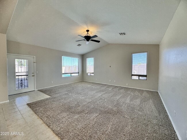 Building Photo - 673 S Peppertree Dr