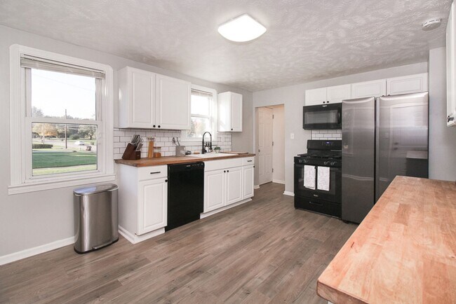 Foto del edificio - 3 bedroom 3 bathroom Single Family Home