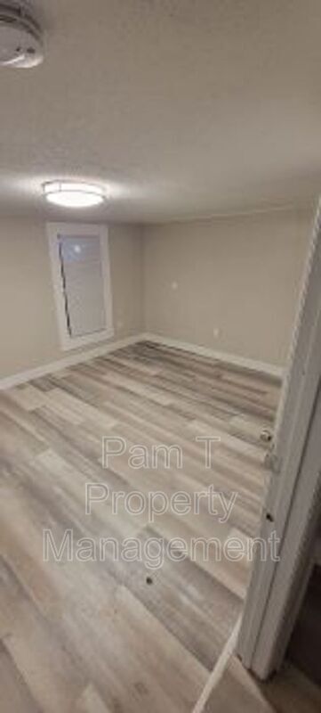 Building Photo - 625 W 38th St