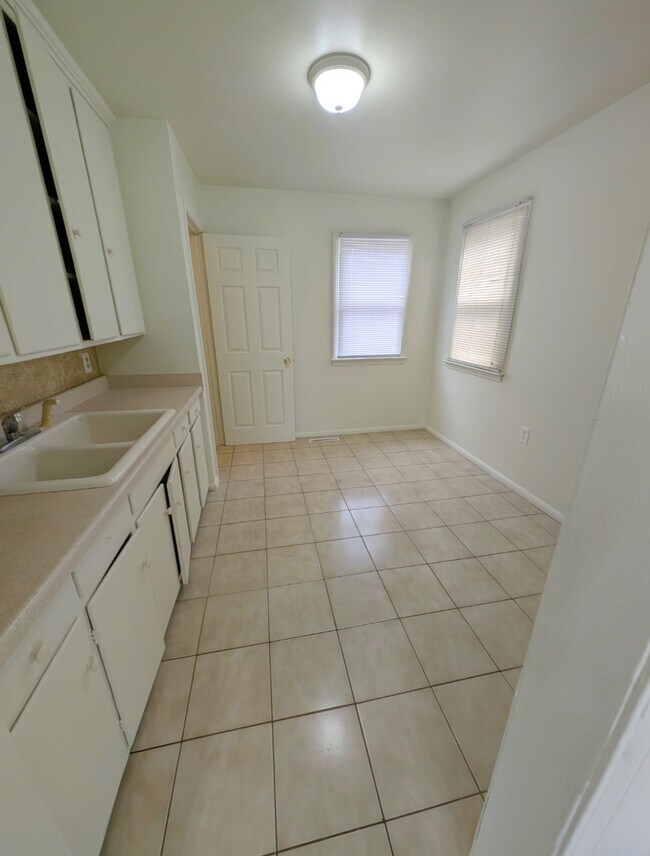 Foto del edificio - 3424 W Mott Ave