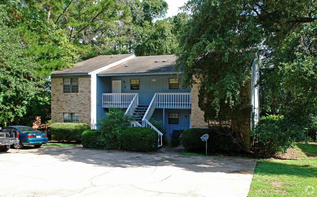 Primary Photo - 2134 Corinne St