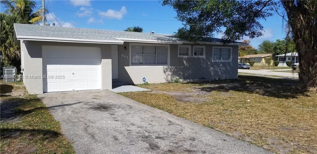 Foto principal - 941 NE 50th St