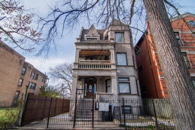 Foto principal - 4 bedroom in CHICAGO IL 60637