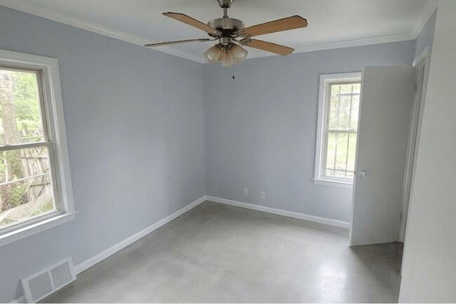 Foto del edificio - This beautifully updated 3-bedroom, 1-bath single-family home is ready for move-in!