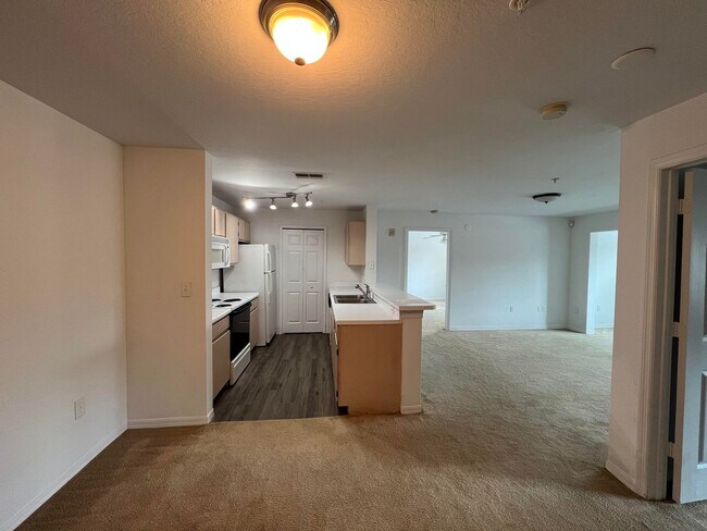 Foto del edificio - 2 Bedroom bath condo near Universal..