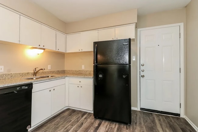 Building Photo - 2211 Lavern St