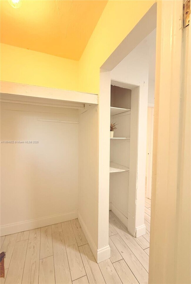 Foto del edificio - 669 NW 28th St
