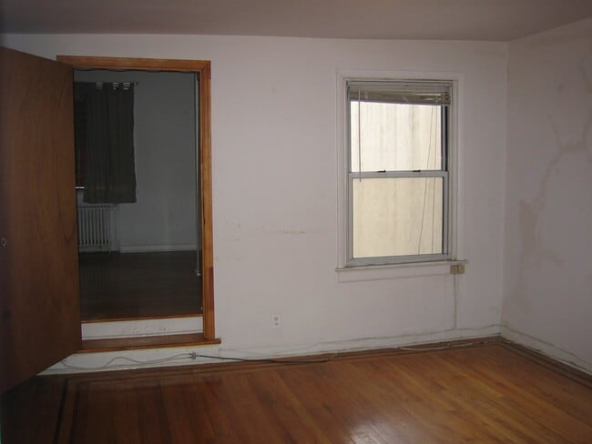 Building Photo - 824 Garden St