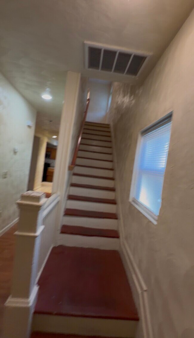 Foto del edificio - 827 W 42nd St