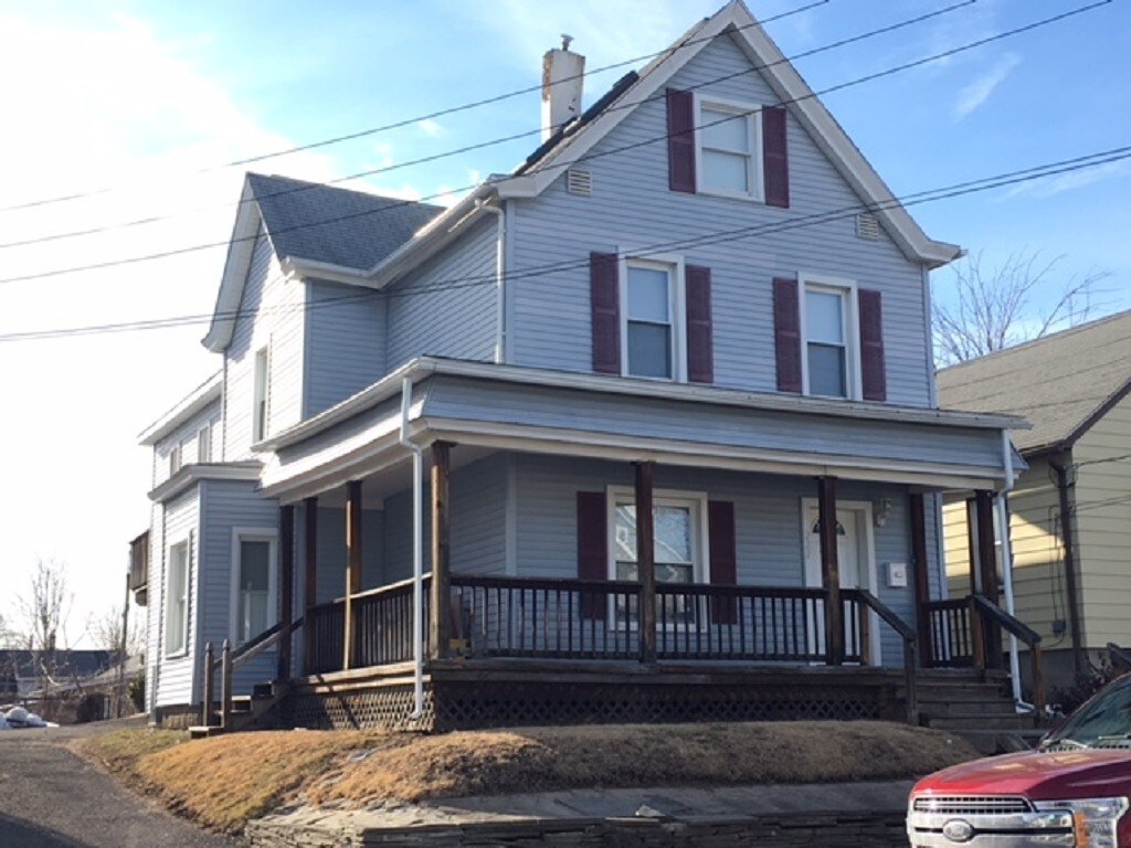 Primary Photo - 222 St Charles St