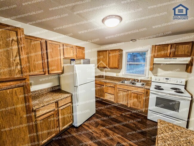Building Photo - 500 Skyline Dr