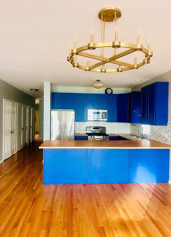 Building Photo - 1900 N Laramie Ave