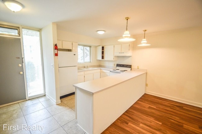 Building Photo - 1 br, 1 bath Apartment - 516 E. Glenn Ave.
