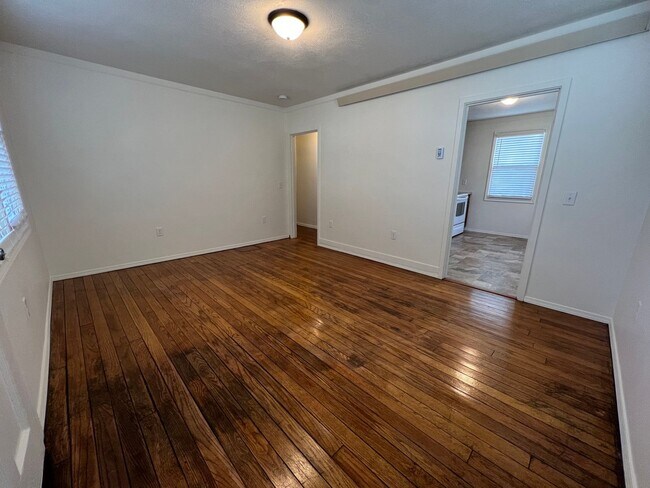 Building Photo - 1352 Mead Ave