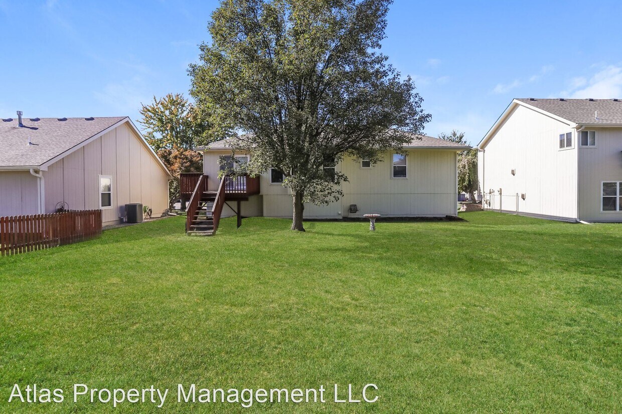Foto del edificio - 3 br, 3 bath House - 15907 Megan Street