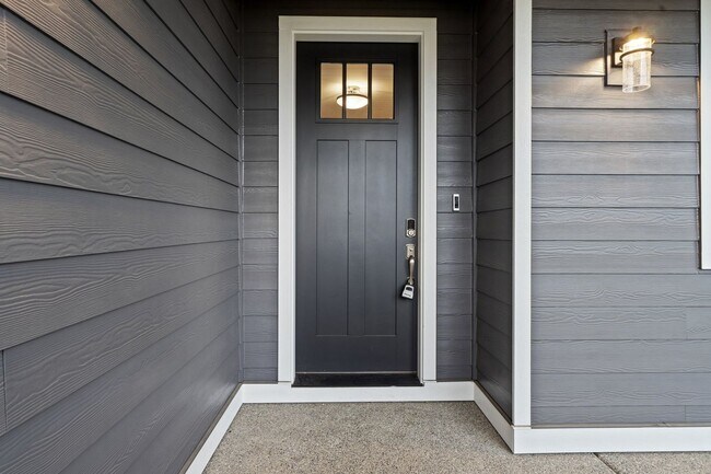 Building Photo - Stunning 4-Bedroom Home in Bremerton