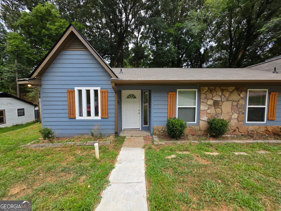 Primary Photo - 452 Booth Cir SW
