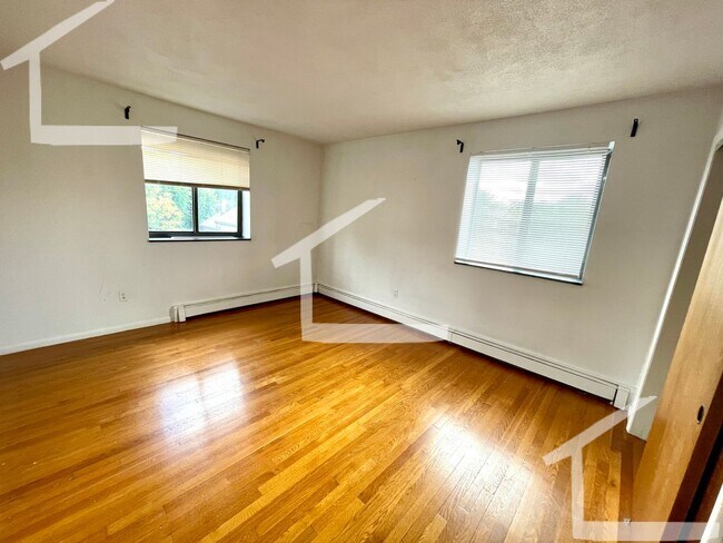 Foto del edificio - 9/1 No Fee! Spacious Allston 2BR w/parking & heat included!