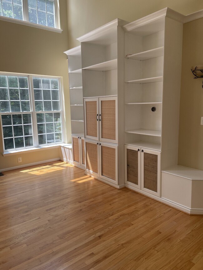 Building Photo - 1534 Hornbeam Dr