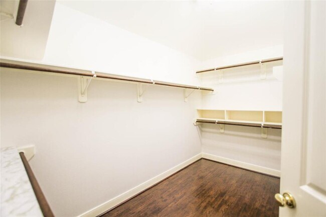 Foto del edificio - 6006 Briar Hill Ct