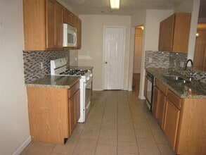 Building Photo - 7822 Winding Creek View