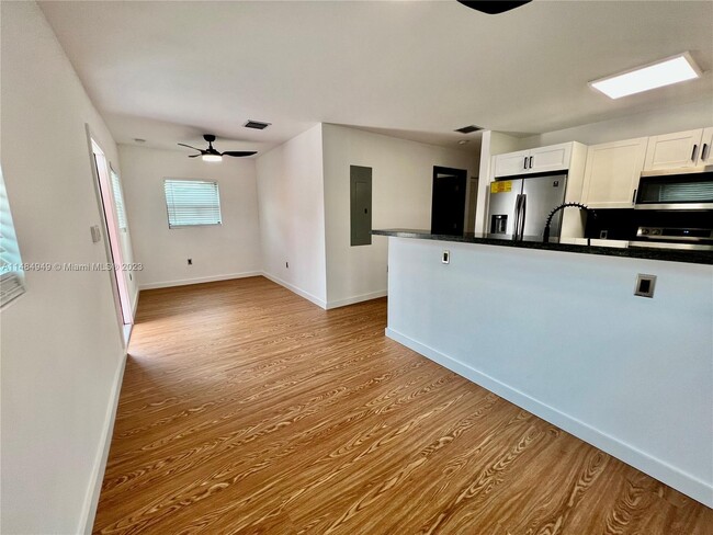 Building Photo - 1720 NW 68th Ter