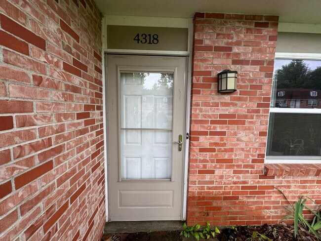 Foto del edificio - 4316-4318 W Ludwick Blvd