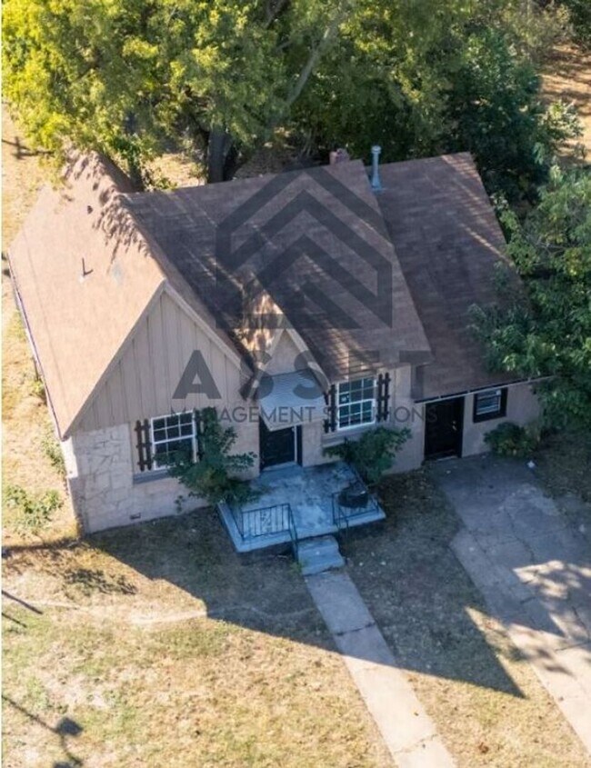 Foto del edificio - 4 Bedroom House Available now in OKC