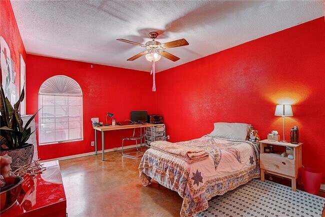 Foto del edificio - 910 Duncan Ln
