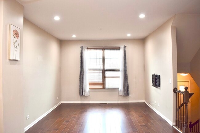 Building Photo - 1260 Evergreen Ave
