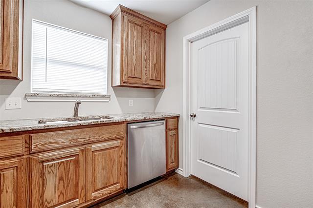 Building Photo - 202 Honey Bee Dr