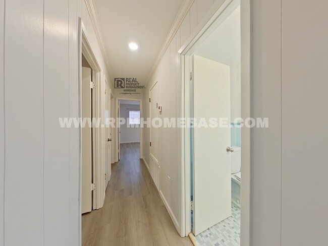 Building Photo - Move-In Ready! NEWLY RENOVATED 3/2 BEAUTY ...