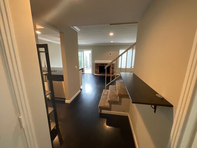 Foto del edificio - Beautiful Cherry Wood Comm: 3 Bedroom 3 Ba...