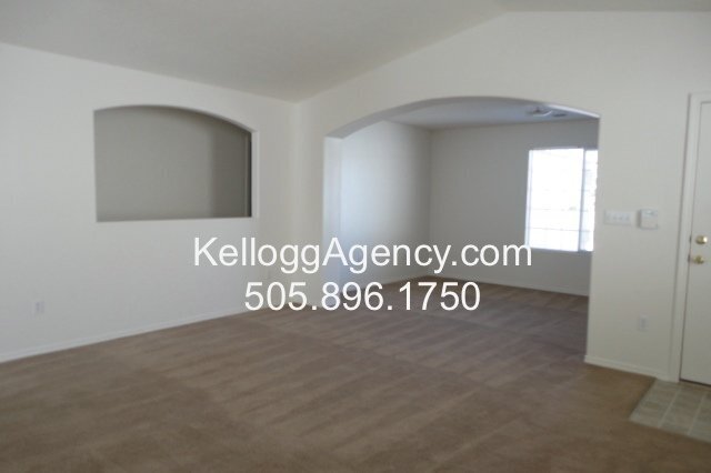 Foto del edificio - 3BD Plus Office/Bonus Room in Sierra Norte