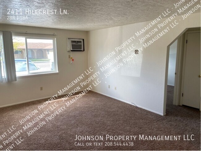 Foto del edificio - 2411 Hillcrest Ln