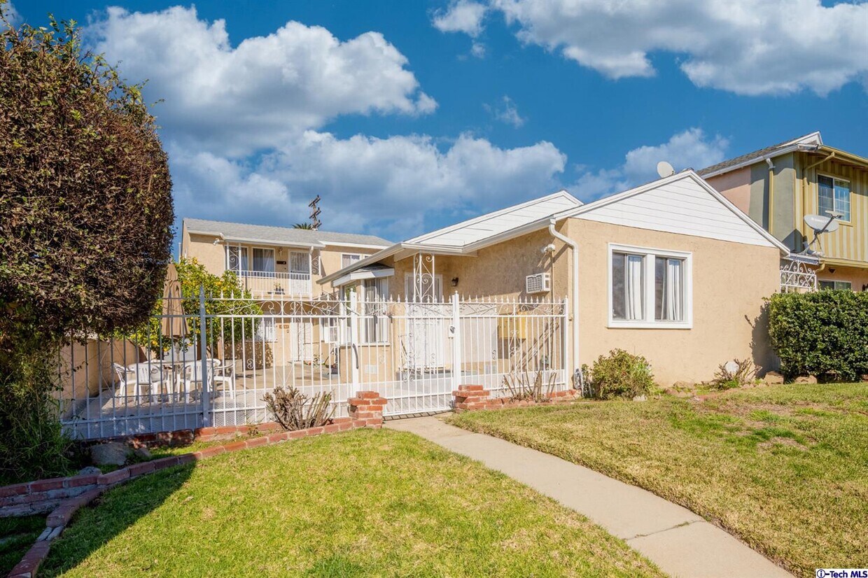 1033 Western Ave, Glendale, CA 91201 Room for Rent in Glendale, CA